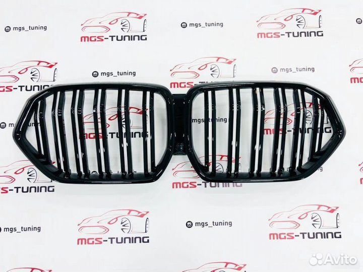 Решетка в BMW Х6 G06 стиль Х6М Черный глянец