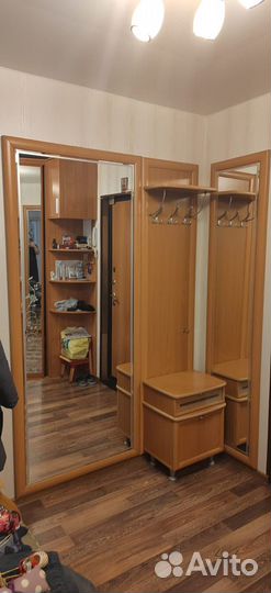 Мебель для прихожей(два зеркала, вешалка с тумбой)