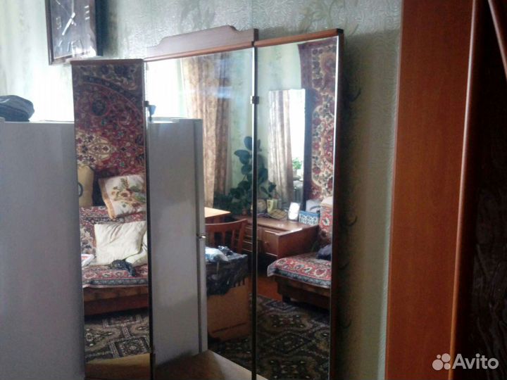 Трюмо с зеркалом