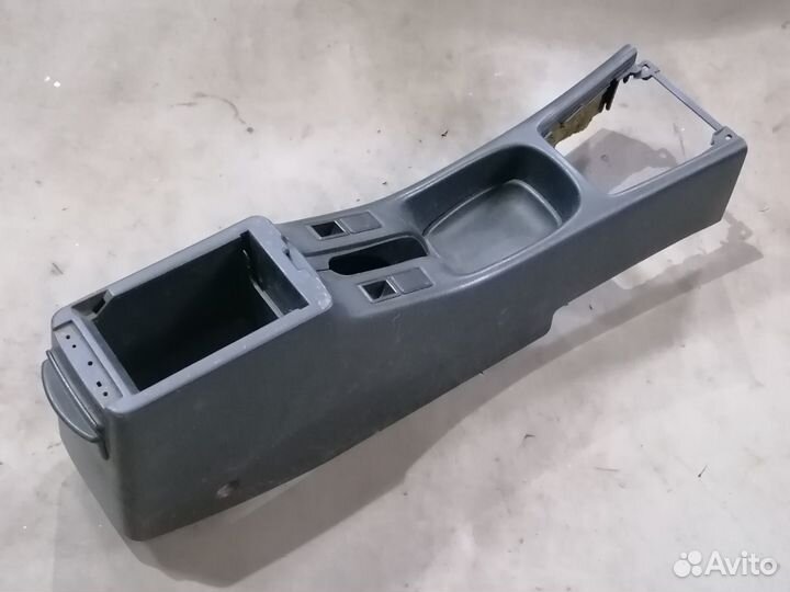 Подлокотник Nissan Primera P11