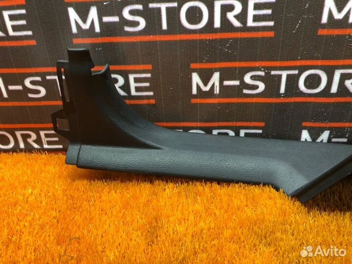 Накладка на порог салона задняя правая Volvo Xc90