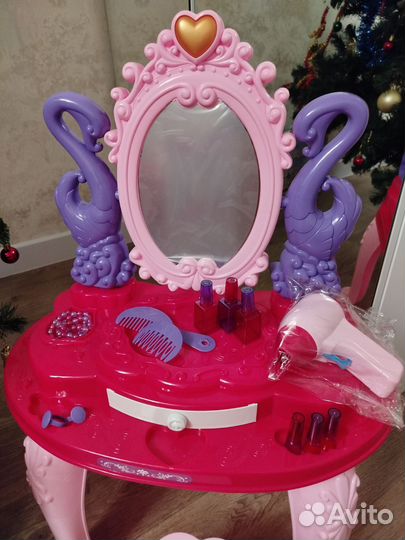 Детский туалетный столик со стулом новый
