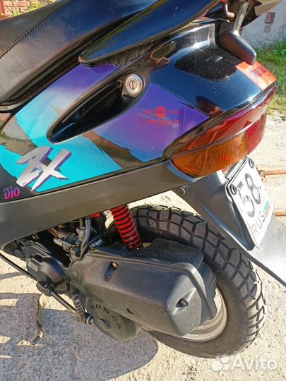 Скутер Honda Dio ZX28