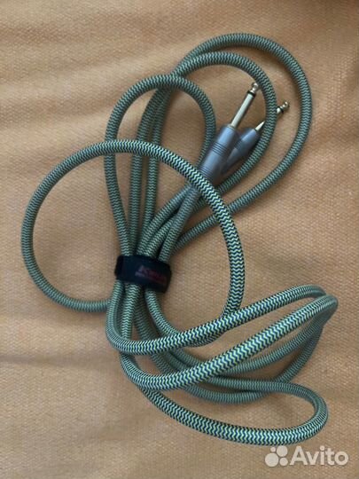 Комбик для акустических гитар behringer AT108