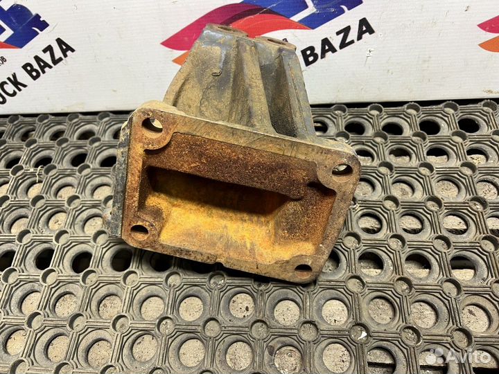 Кронштейн двигателя передний