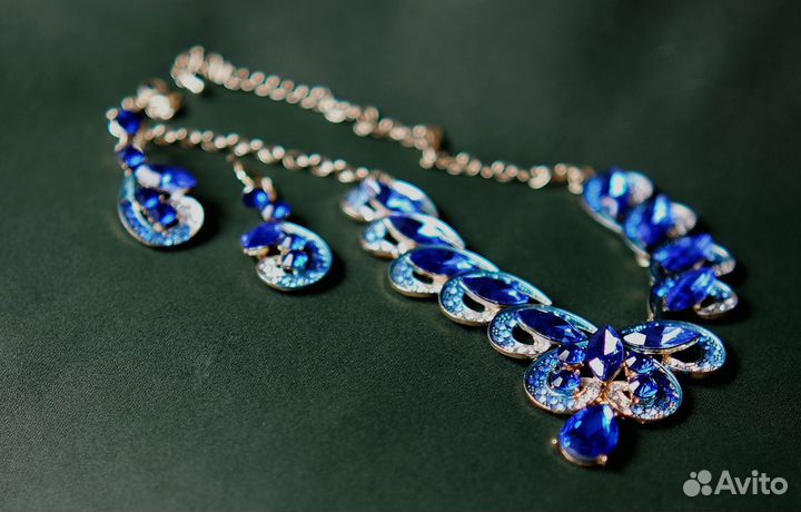 Комплект украшений (колье и серьги)