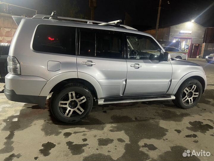 Mitsubishi Pajero 3.2 AT, 2007, 576 320 км