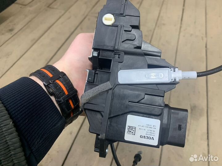 Замок задней правой двери volvo xc40