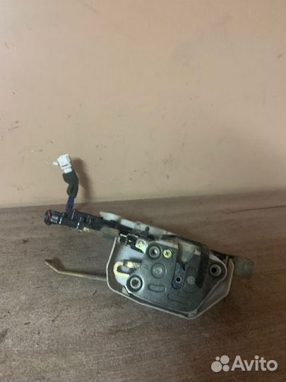 Замок задний правый Suzuki Liana