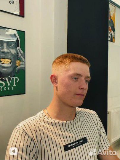 Модель на стрижку в барбершопе