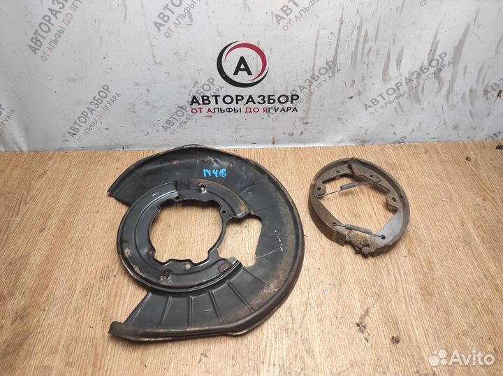 Щит опорный задний правый VW Touareg 2010-2018