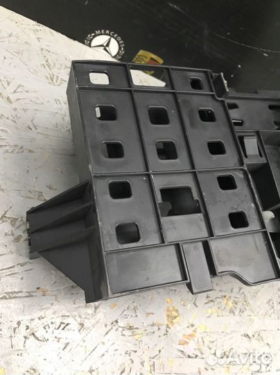 Кронштейн электронных блоков Audi A5 8T cdnc 2010