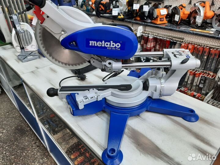 Торцовочная пила Metabo KGS 303