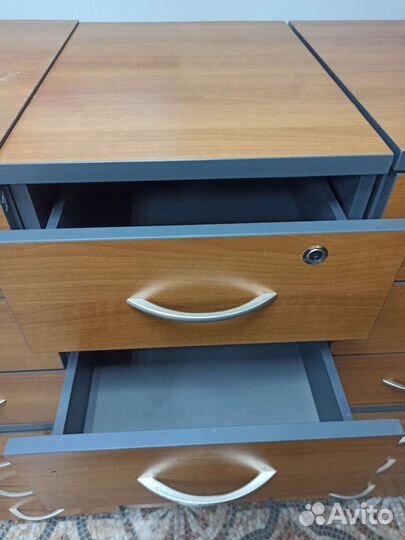 Тумбочка офисная выкатная