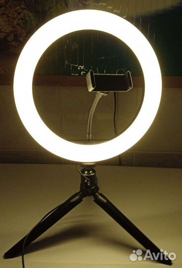 Кольцевая лампа с держателем смартфона