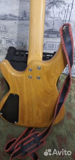 Бас гитара Phil