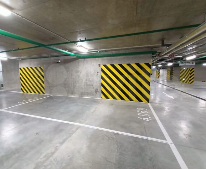 Машиноместо, > 30 м²