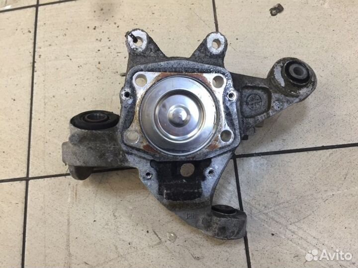 Кулак задний правый Volvo S60 1