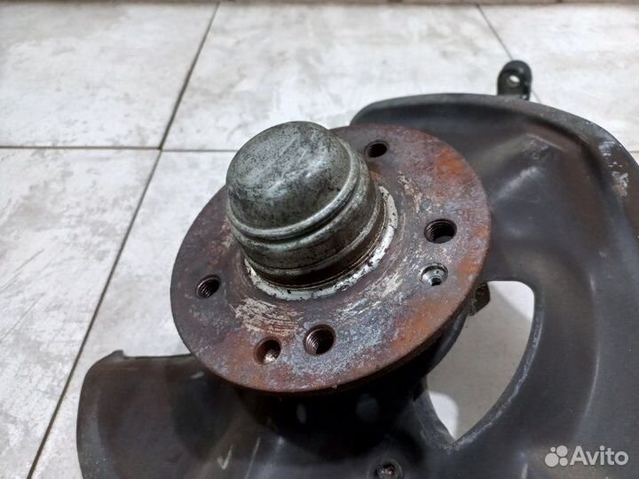 Кулак передний левый Mercedes E430 S210 113.940