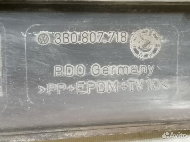 Накладка бампера перед правый Volkswagen Passat B5