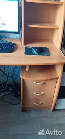 Компьютерный стол