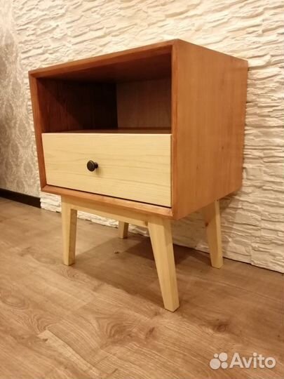 Тумба прикроватная из массива