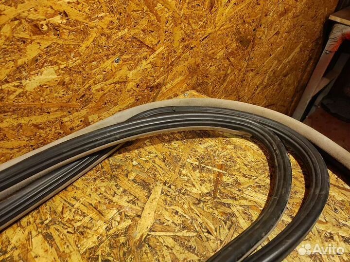 Уплотнитель кузова двери Passat b5