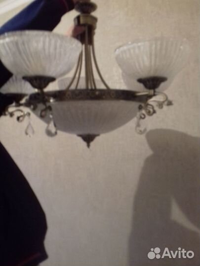 Продаются люстры