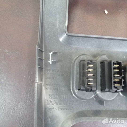 Центральная консоль Renault Logan