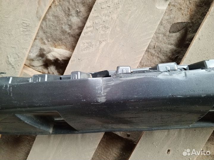 Накладка правого порога Nissan Terrano D10