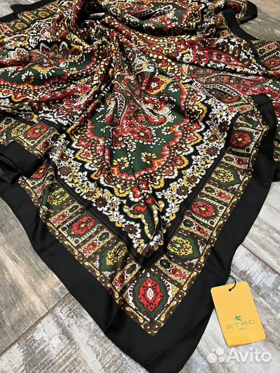Большой шелковый платок Etro черный с узорами