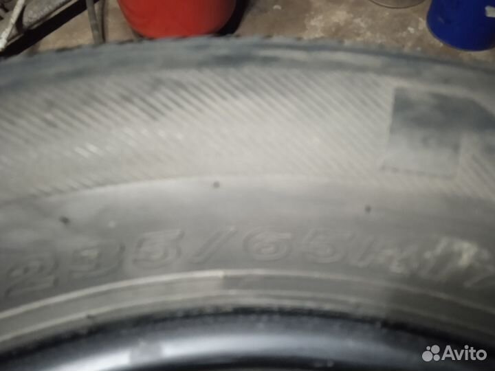 Nexen Roadian 571 235/65 R17