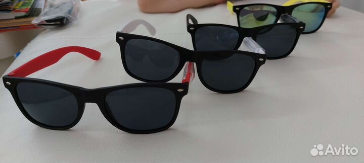 Солнцезащитные очки новые с цветными линзами нет