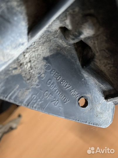 Направляющая заднего бампера правая A4 B6 2000