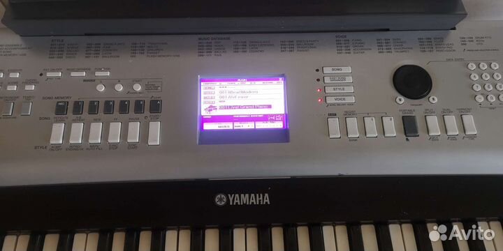 Синтезатор DGX-520