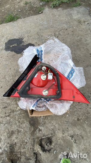 Продам задний левый фонарь