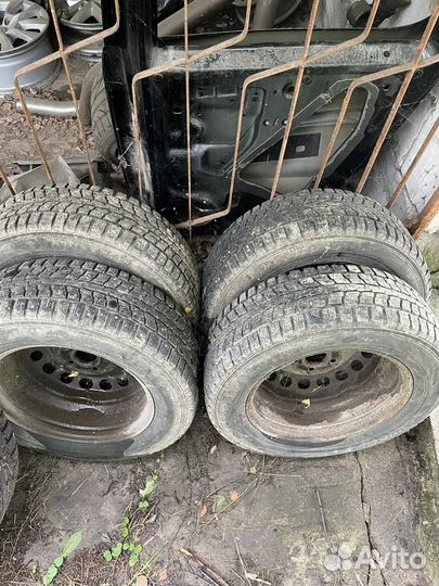 Dunlop SP Winter Ice 01 195/65 R15 95T