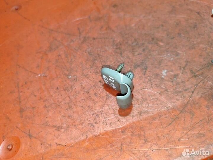 Крючок козырька Mazda 626 Ge лифтбек 2.0 1993