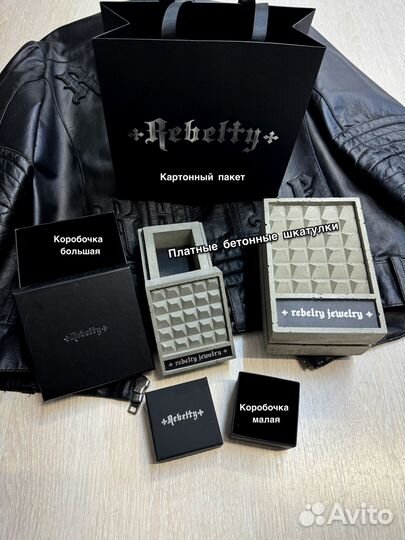 Золотые серьги с черепом