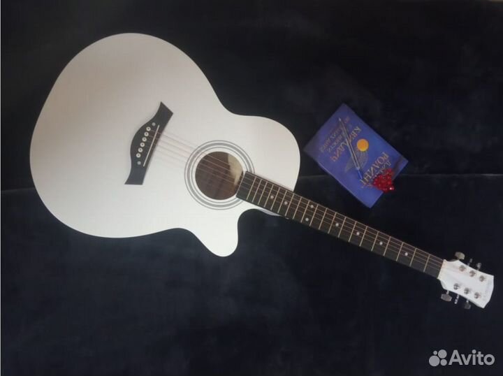 Акустическая гитара