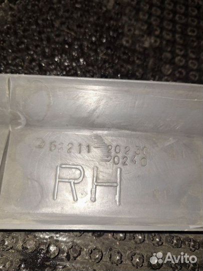 Накладка на стойку кузова передняя правая Toyota