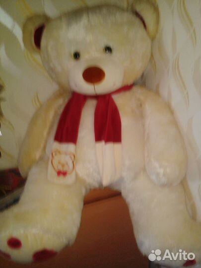 Большой плюшевый мишка