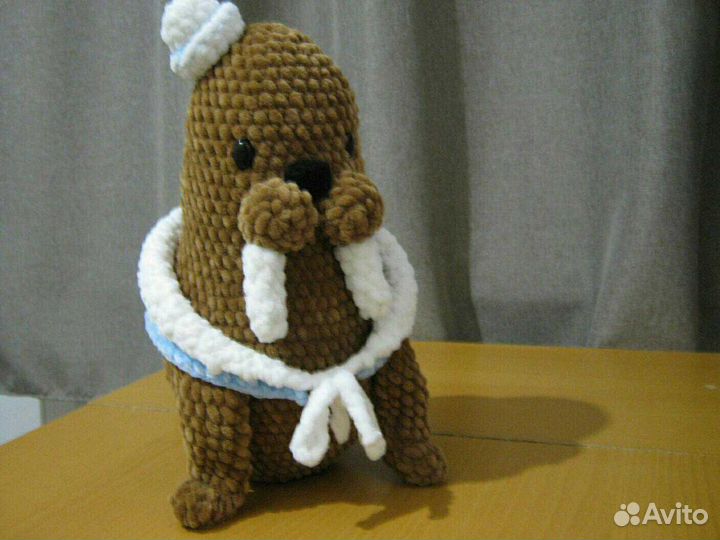 Вязаная игрушка Морж