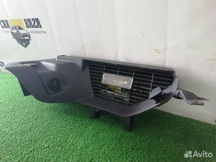 Обшивка багажника правая Volkswagen Golf