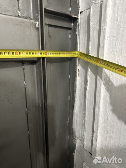 Металлическая дверь бу нестандартная (в карман)