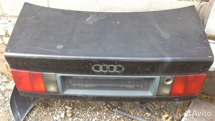 Крышка багажника на ауди 100 в сборе