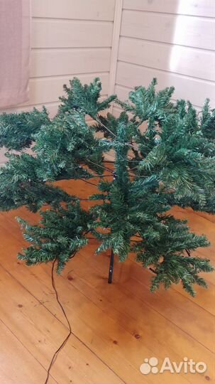 Ель искусcтвенная с гирляндами