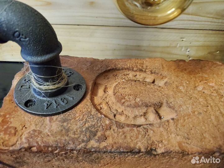 Светильник Loft из старинного кирпича и труб