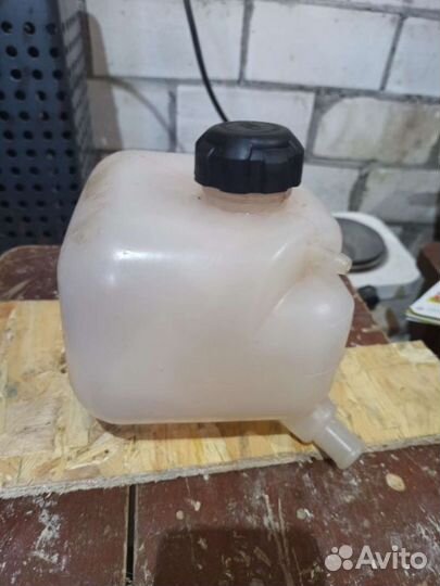 Расширительный бачок на Ниву Шевроле