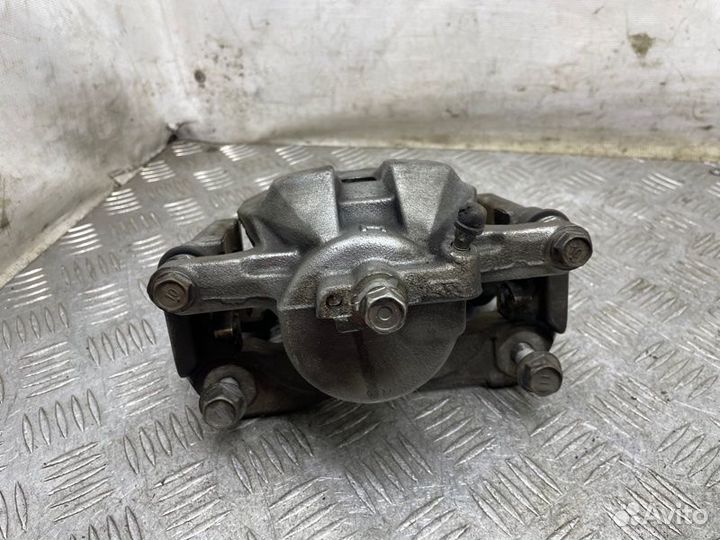 Суппорт тормозной передний правый Toyota Camry V40